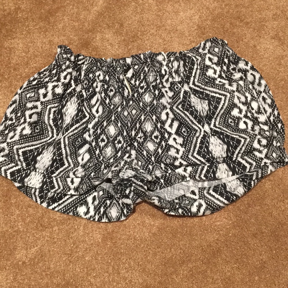 Size 6 American Eagle Pattern Shorts